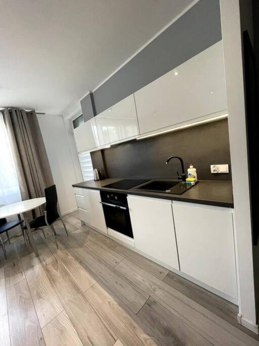 New Apartment - Near Sky Tower - 4 People - New Building - Lift Wrocław Dış mekan fotoğraf